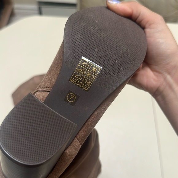 🆕 JOURNEE COLLECTION ANEIL KNEE-HIGH BOOTS IN FAUX SUEDE Taupe Suede Size 7 - Picture 13 of 13